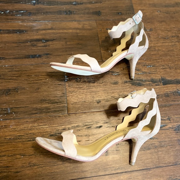 Heels - Picture 3 of 5